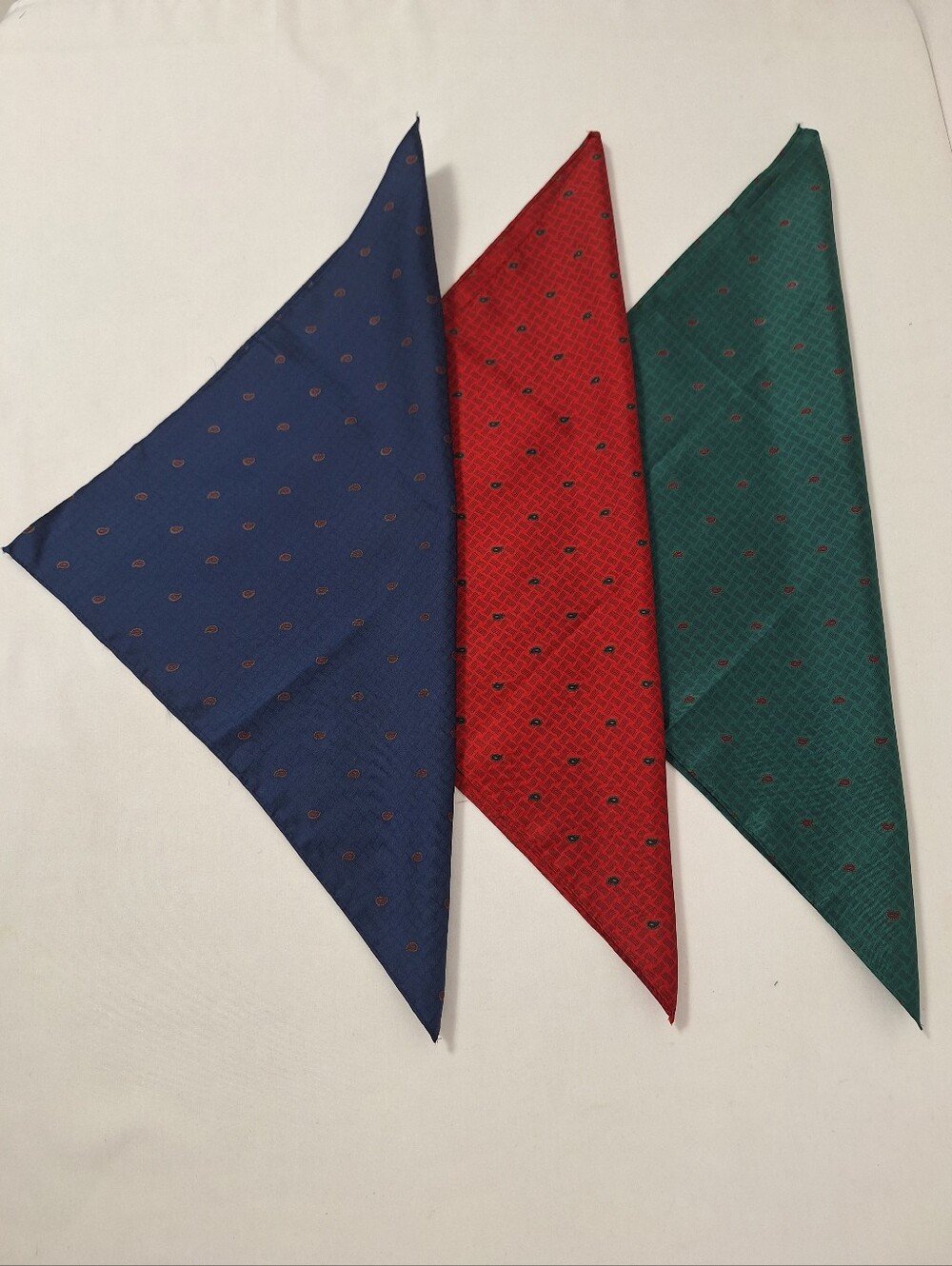 NWT bundle Vicky Davis Silk Classic Men's Pocket Squares - Navy, Red & Green Set